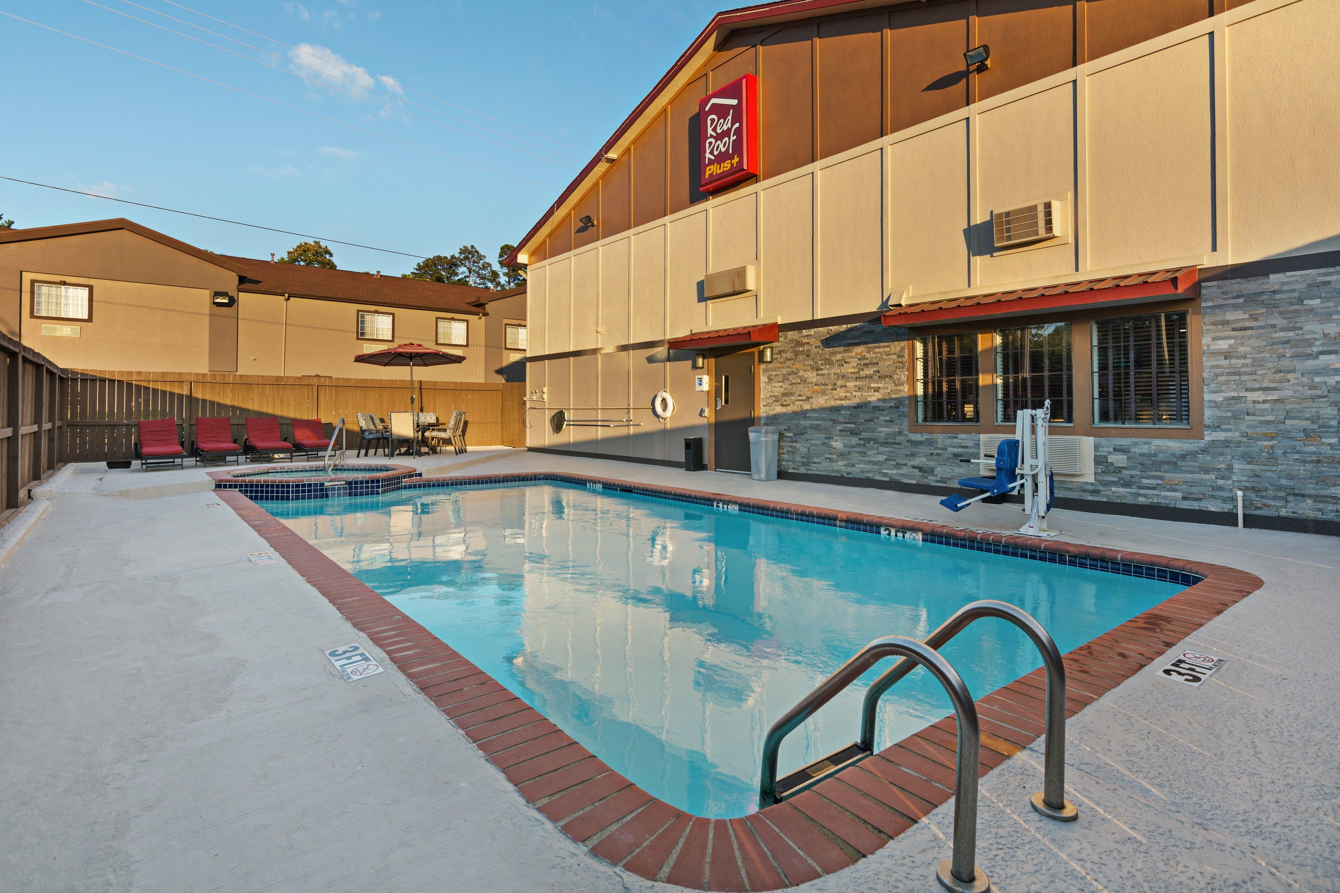 Red Roof Inn Plus+ Huntsville Exteriér fotografie
